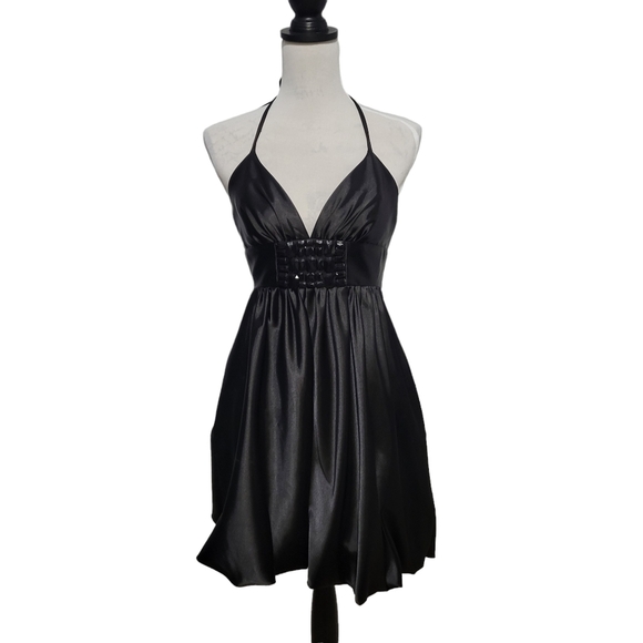 Jessica McClintock Dresses & Skirts - Jessica McClintock black silky halter top bubble dress size 6